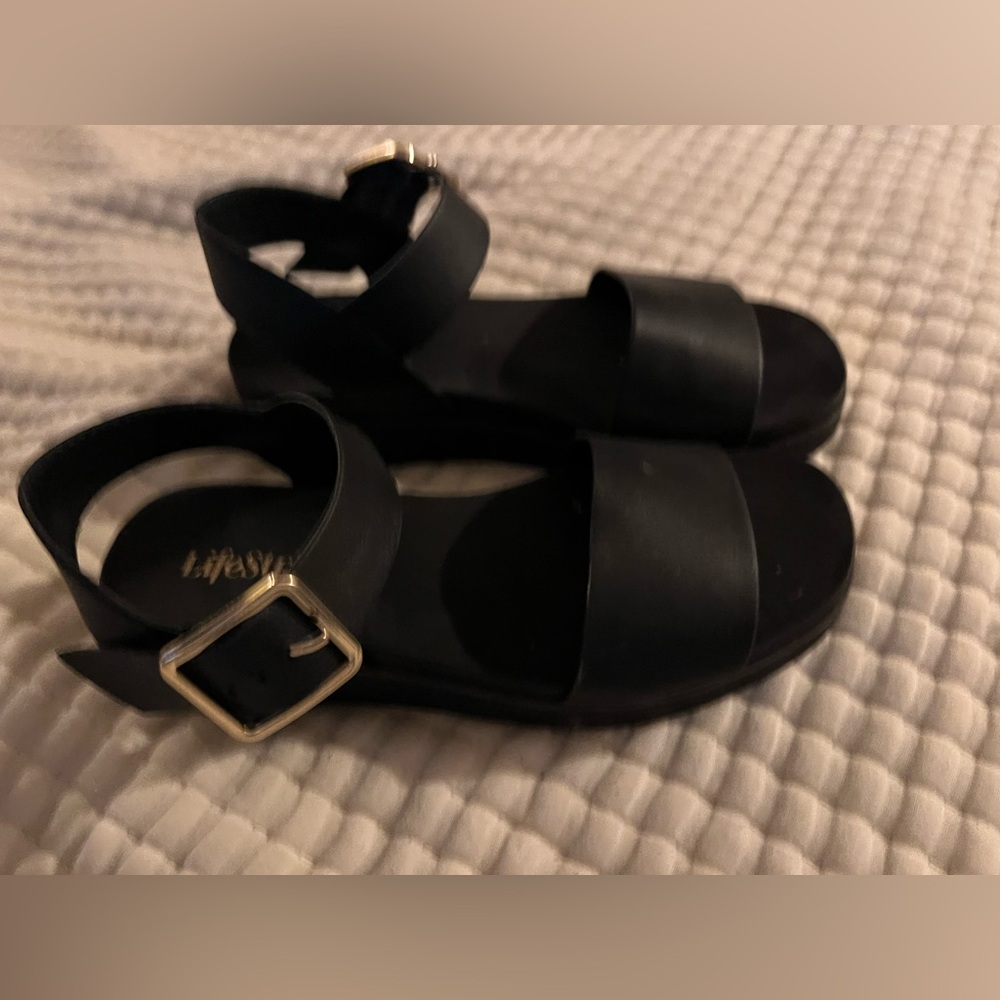 Lifestride black Gillian Sandals with Gold Buckle 8W